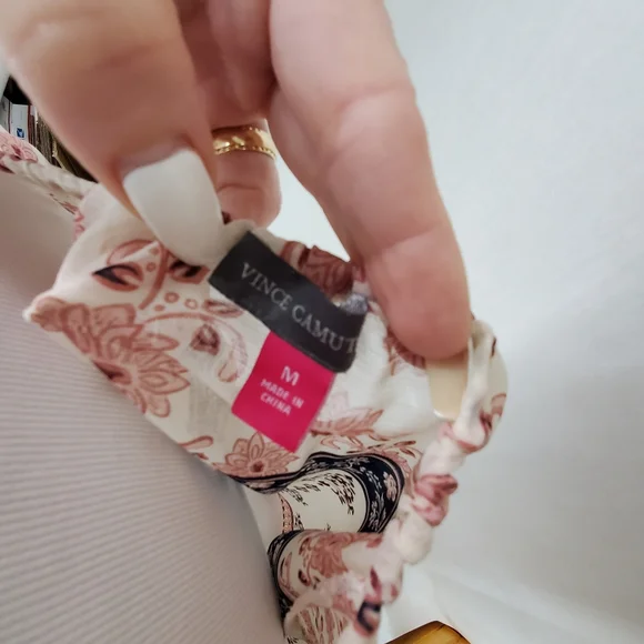 Vince Camuto Beige Cream Boho Paisley Semi Sheer Tie V-Neck Blouse SZ M - Picture 10 of 15